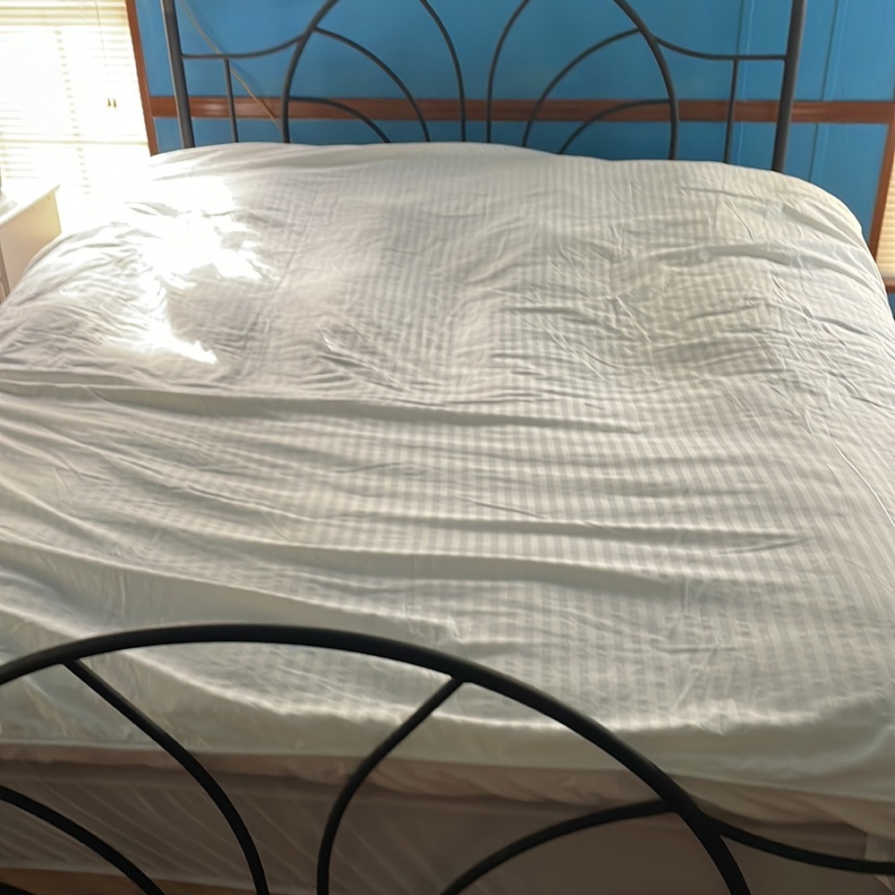 Feather bed - Picture 2 of 2
